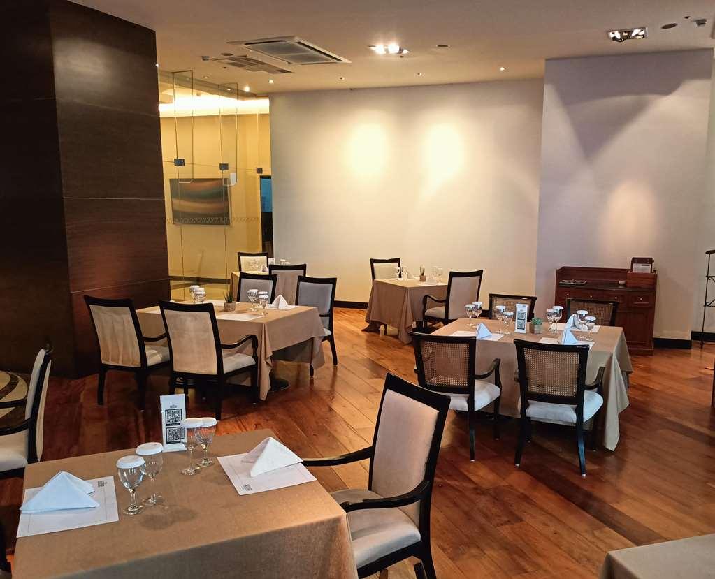 Discovery Suites Manila, Philippines Pasig City Ресторан фото