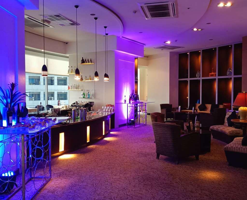 Discovery Suites Manila, Philippines Pasig City Ресторан фото